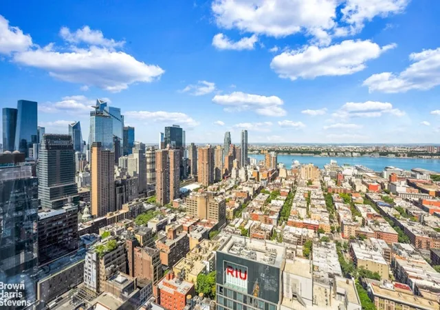 Photo 3 of House for sale at 247 W 46th Street #4201, New York, NY 10036 | MLS# RLS20022771 | Listing updated on 2025-10-01