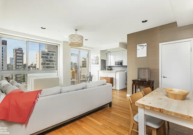 2nd image of 38 Delancey St, New York City, NY 10002