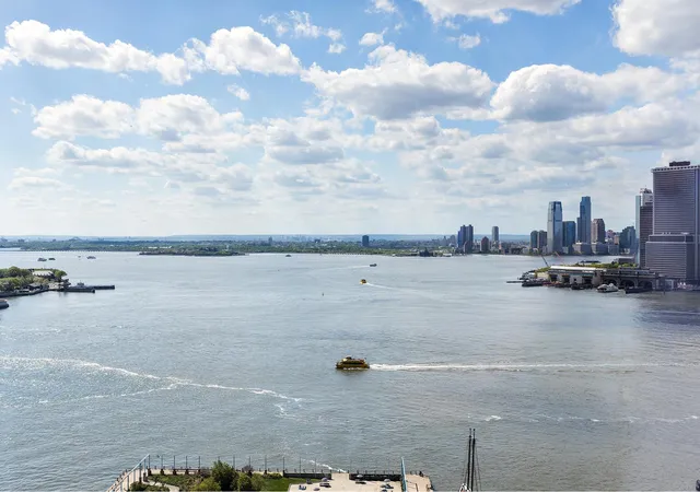 Photo 3 of Condo for sale at 50 Brg Park Dr #26A, Brooklyn, NY 11201 | MLS# RLS20023896 | Listing updated on 2025-11-19