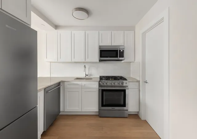 2nd image of 595 Main St #814, New York, NY 10044 | MLS# RLS20024802
