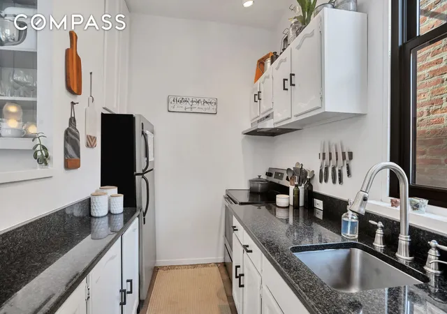 Listing Photo 4 - Condo for sale in building located at 255 W 95Th St, New York City, NY 10025 - Unit #6D