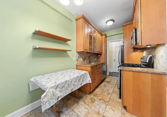 Photo 4 of Sale Pending at 83-00 Talbot St #6F, Kew Gardens, NY 11415 | MLS# RLS20025147 | Listing updated on 2025-12-20