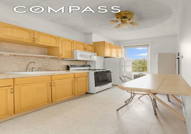 Photo 4 of Sale Pending at 449 11Th St, New York City, NY 11215 | MLS# RLS20025570 | Listing updated on 2026-07-30