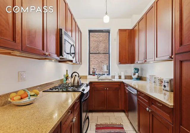Photo 4 of House for sale at 158-18 Riverside Dr W #2M, New York, NY 10032 | MLS# RLS20025700 | Listing updated on 2025-12-11