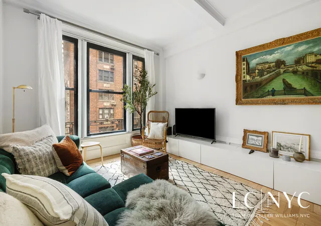 2nd image of 146 E 46th St #4B, New York City, NY 10017 | MLS# RLS20026045
