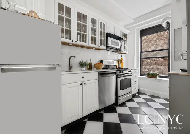 5th image of 146 E 46Th St, New York City, NY 10017