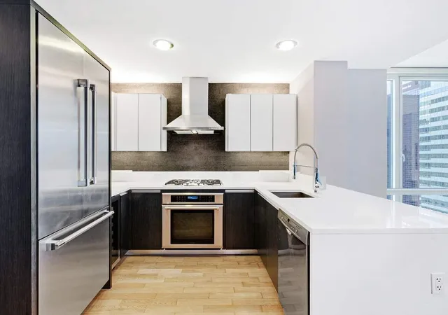 Photo 3 of House for sale at 247 W 46Th St #3205, New York, NY 10036 | MLS# RLS20027602 | Listing updated on 2025-11-03