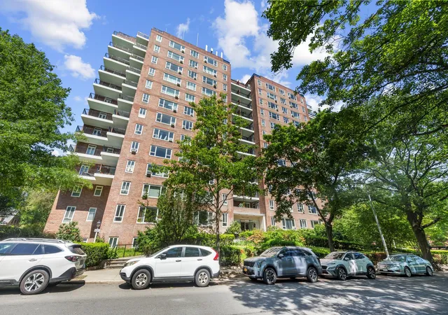 2nd image of The River House, New York, NY 10471
