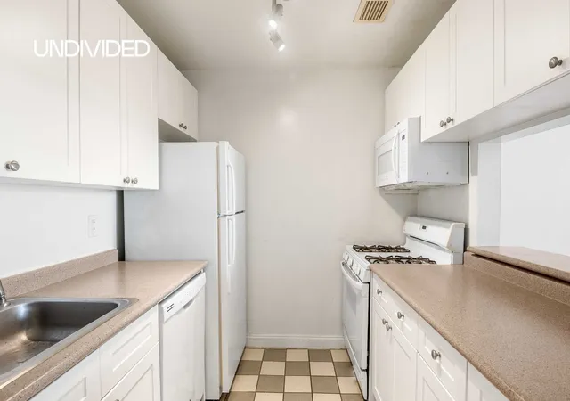 Photo 3 of House for sale at 88 Greenwich St #321, New York, NY 10006 | MLS# RLS20028371 | Listing updated on 2026-01-05