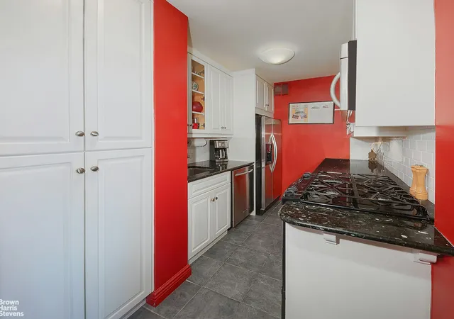 Photo 3 of House for sale at 300 E 71st Street #6M, New York, NY 10021 | MLS# RLS20028943 | Listing updated on 2025-12-01
