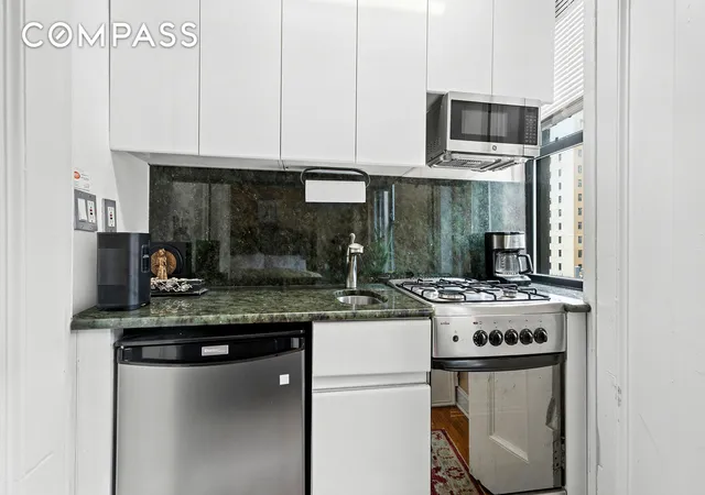 Photo 3 of Sale Pending at 339 E 58th Street #9B, New York City, NY 10022 | MLS# RLS20029015 | Listing updated on 2026-07-30
