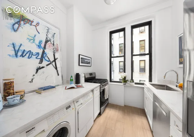 Photo 3 of Sale Pending at 993 Park Ave #4C, New York City, NY 10028 | MLS# RLS20030137 | Listing updated on 2026-07-30