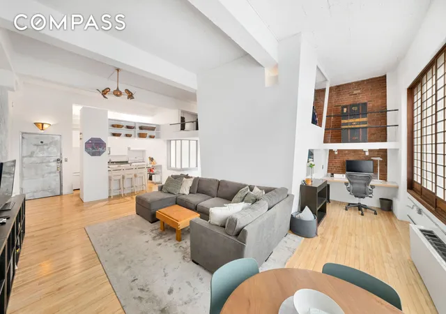 2nd image of 415 W 55Th St, New York City, NY 10019