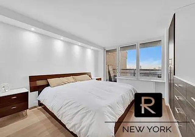 Photo 4 of Sale Pending at 330 E 38th Street #46-C, New York, NY 10016 | MLS# RLS20030621 | Listing updated on 2026-05-14