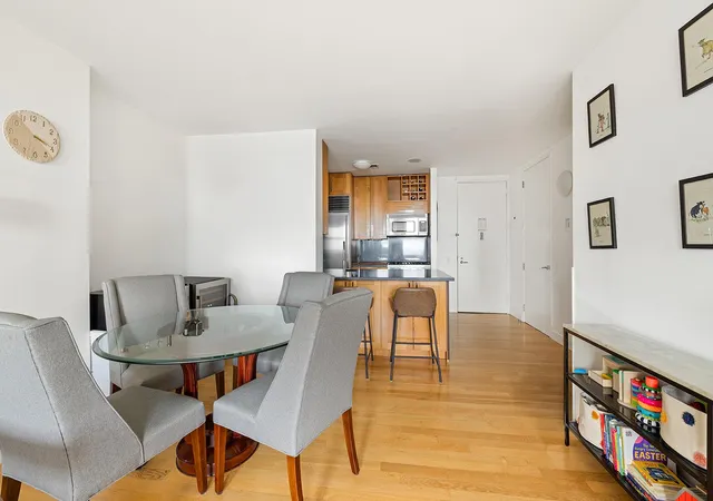 2nd image of 88 Greenwich St #2303, New York City, NY 10006 | MLS# RLS20031072