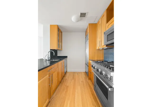 3rd image of 88 Greenwich St #2303, New York City, NY 10006 | MLS# RLS20031072