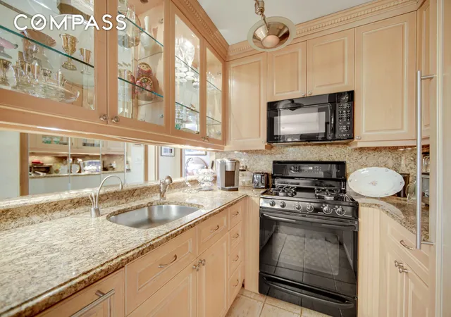 Photo 3 of Sale Pending at 400 E 85Th St #15F, New York, NY 10028 | MLS# RLS20031298 | Listing updated on 2026-01-07