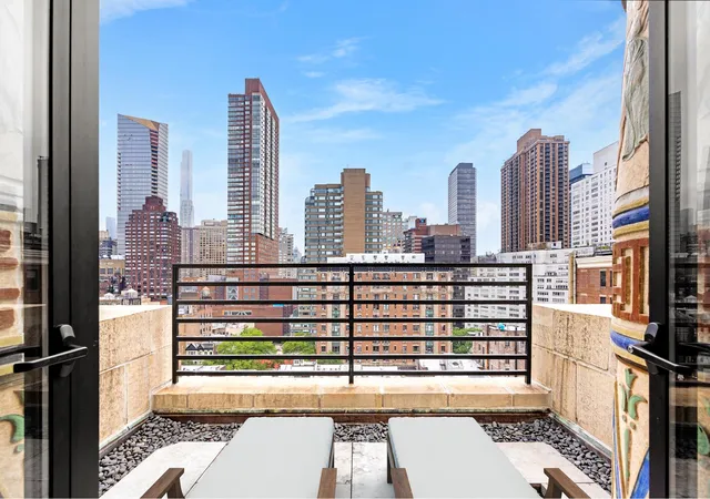 Listing Photo 2 - Condo for sale in building located at 135 W 70Th St, New York, NY 10023 - Unit #10C