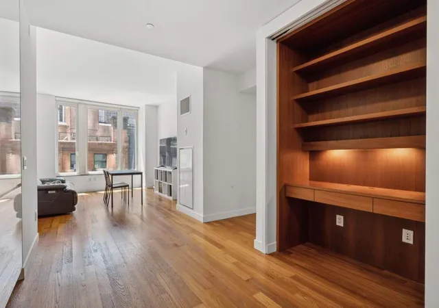 Photo 3 of House for sale at 15 William St #9C, New York City, NY 10004 | MLS# RLS20032288 | Listing updated on 2025-12-29