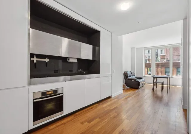 Photo 4 of House for sale at 15 William St #9C, New York City, NY 10004 | MLS# RLS20032288 | Listing updated on 2025-12-29