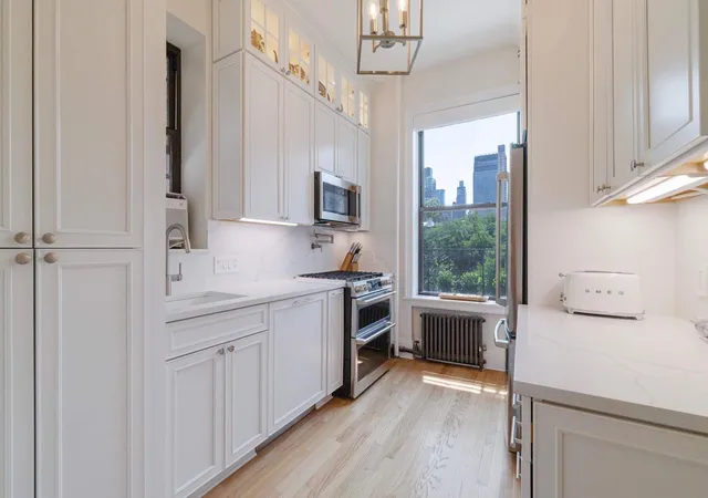 4th image of 350 W 48Th St #4E, New York, NY 10036 | MLS# RLS20032335