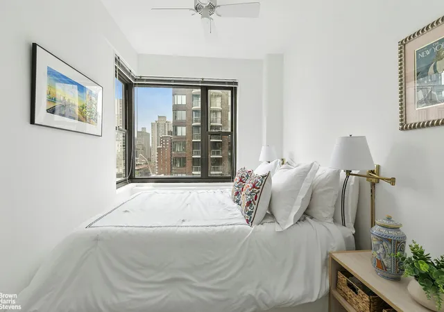 Listing Photo 3 - Condo for sale in building located at 55 E End Ave, New York City, NY 10028 - Unit #15J