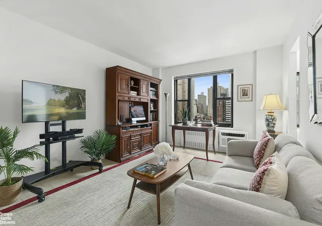 Listing Photo 5 - Condo for sale in building located at 55 E End Ave, New York City, NY 10028 - Unit #15J