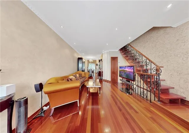 Photo 4 of House for sale at 20 Corbin Pl, Brooklyn, NY 11235 | MLS# RLS20032927 | Listing updated on 2025-09-19