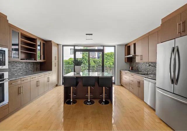 Photo 4 of Townhouse for sale at 469 Grand St, Brooklyn, NY 11211 | MLS# RLS20033601 | Listing updated on 2025-12-15