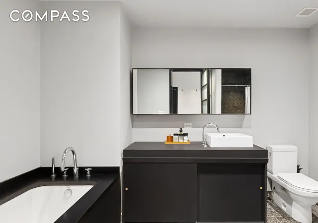 4th image of 20 Pine St #2401, New York City, NY 10005 | MLS# RLS20034011
