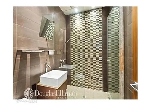 2nd image of 50 E End Ave, New York City, NY 10028