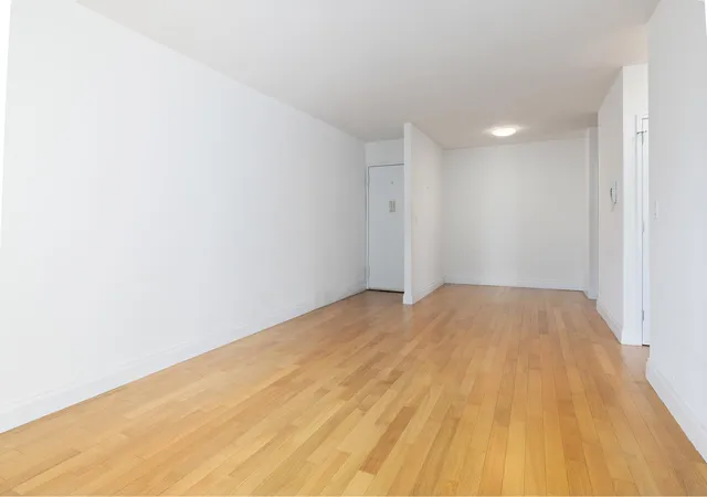 2nd image of 212 E 47Th St, New York City, NY 10017