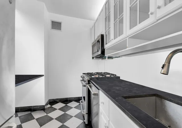 Photo 2 of House for sale at 250 E 54Th St #31A, New York, NY 10022 | MLS# RLS20034862 | Listing updated on 2026-03-20