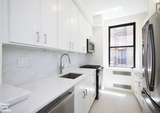 Listing Photo 4 - Condo for sale in building located at 152 E 94Th St, New York City, NY 10128 - Unit #1A