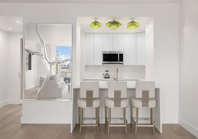2nd image of 641 Fifth Ave #27F, New York, NY 10022 | MLS# RLS20035830