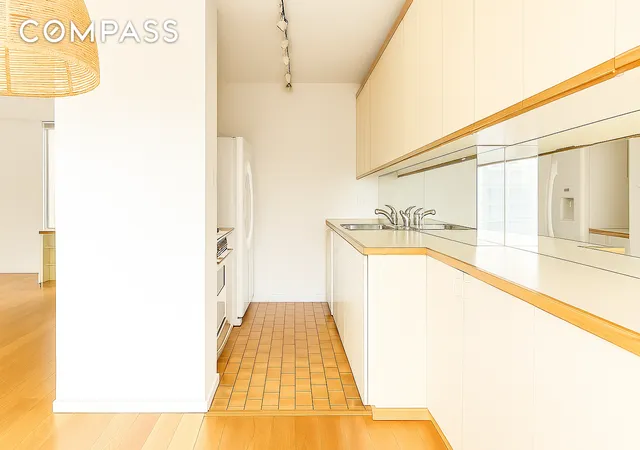 3rd image of 137 E 36Th St #15B, New York City, NY 10016 | MLS# RLS20036155