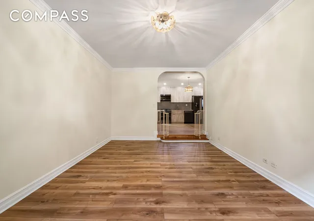 4th image of 305 W 52Nd St, New York City, NY 10019