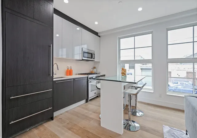Photo 3 of Condo for sale at 40 Huntington St #1E, Brooklyn, NY 11231 | MLS# RLS20036304 | Listing updated on 2025-12-28