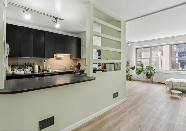 4th image of 136 E 56Th St #10H, New York City, NY 10022 | MLS# RLS20037369