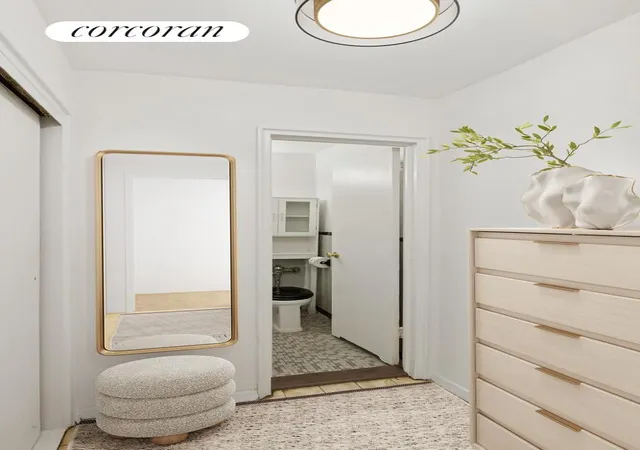 2nd image of 221 E 50Th St, New York City, NY 10022