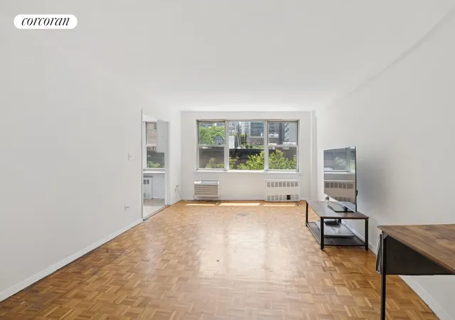 5th image of 221 E 50Th St, New York City, NY 10022