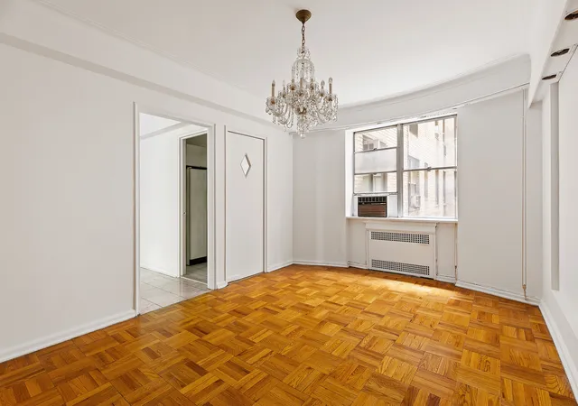 Photo 4 of Sale Pending at 860 5th Avenue #4H, New York, NY 10065 | MLS# RLS20037666 | Listing updated on 2026-02-04