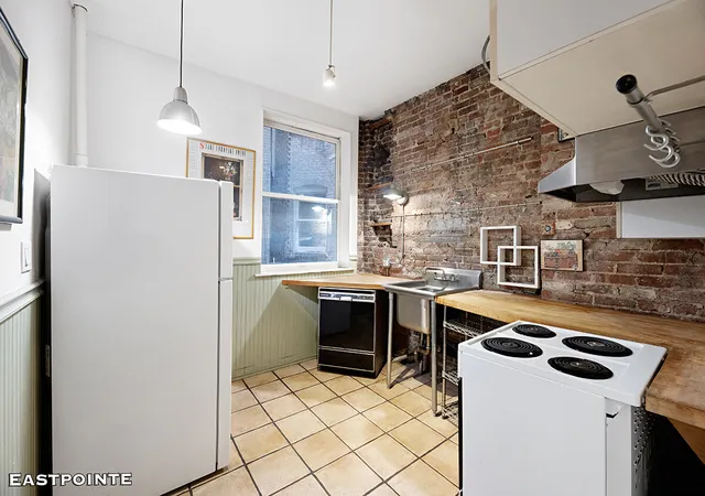 3rd image of 335 W 21St St, New York City, NY 10011