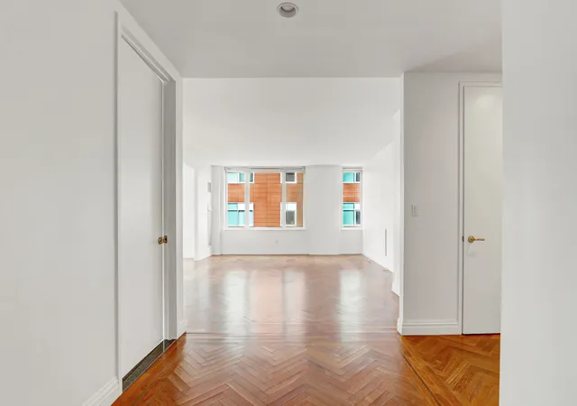 4th image of 90 E End Ave, New York, NY 10028