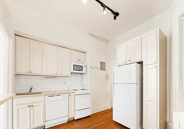 Listing Photo 5 - Condo for sale in building located at 192 Bleecker St, New York City, NY 10012 - Unit #14