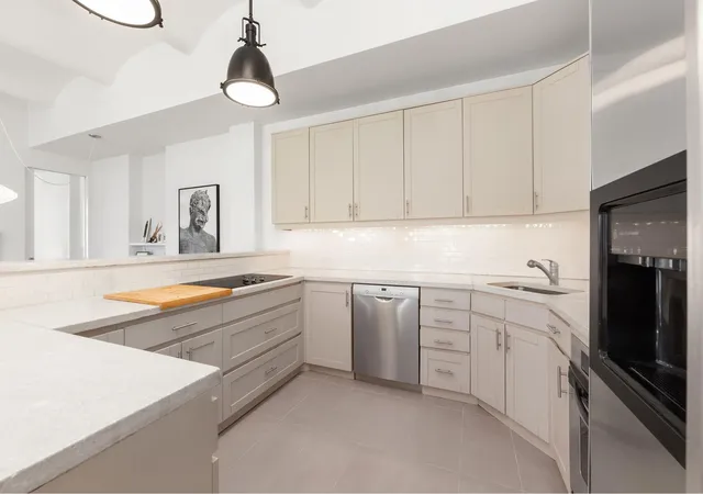 Photo 3 of Condo for sale at 11 E 22nd Street #7, New York, NY 10010 | MLS# RLS20038652 | Listing updated on 2025-12-14