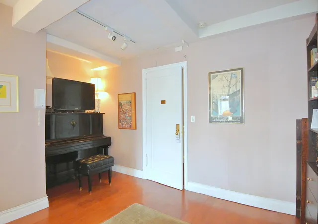 Photo 3 of House for sale at 350 W 57Th St #15C, New York City, NY 10019 | MLS# RLS20038885 | Listing updated on 2025-09-15