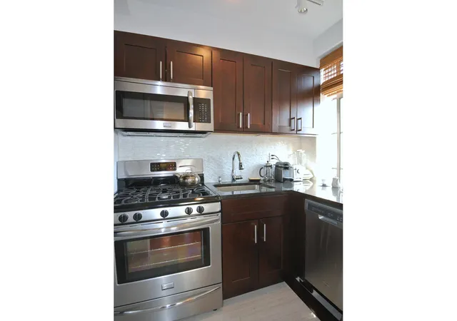 Photo 4 of House for sale at 350 W 57Th St #15C, New York City, NY 10019 | MLS# RLS20038885 | Listing updated on 2025-09-15