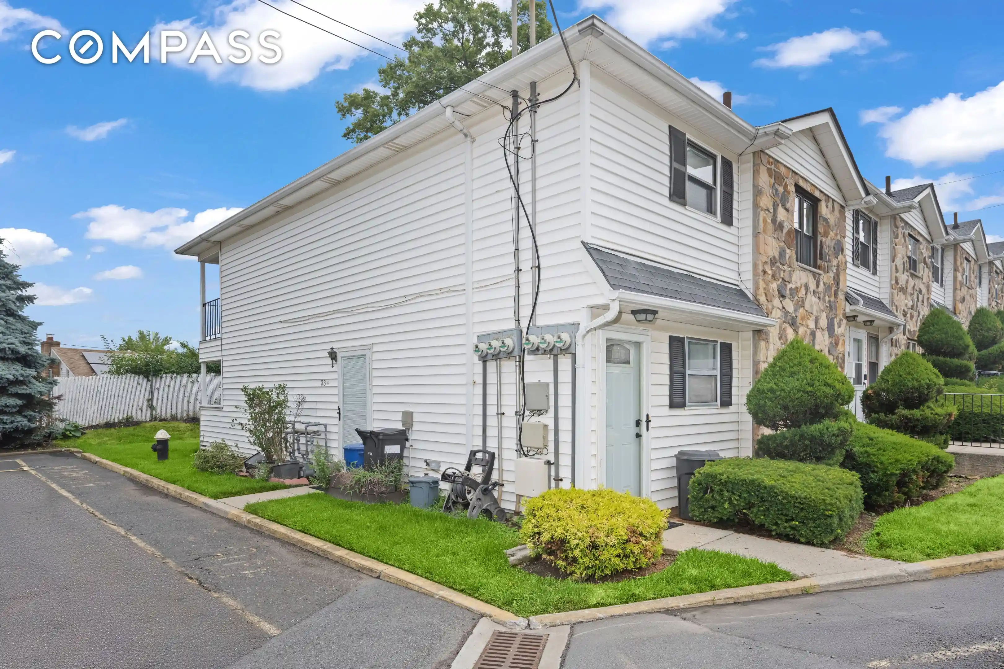Listing Photo 2 - Condo for sale in 33 Bradley Ct located at 33 Bradley Ct, New York City, NY 10314 - Unit 33 Bradley Ct