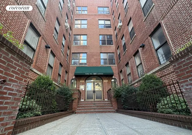 1st image of 581 Academy St #4B, New York, NY 10034 | MLS# RLS20039475